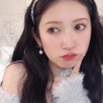 Yoshida Akari Instagram – 髪の毛ちょっとピンクとパープルいれた🩷💜
眉毛はうぶい感じ。まつ毛涙袋はしっかり。
唇はちゅるるん。が今の気分。
髪はスーパーロングをウェーブにするのが好き。
ネイルは伸びすぎやけどラメグラデやから大丈夫。
.
@anchelion
カチューシャ今月発売予定🤍🤍
ピアスとネックレスは発売中🤍🤍
.
#anchelion