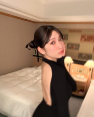Yoshida Akari Instagram - #アカリン最初で最後の写真集 🖤🖤🖤
私のお気に入りショット
お尻と背中のケアとトレーニング頑張った🏋️

#peach #rouge 2冊同時発売中