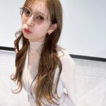Yoshida Akari Instagram - @resee.official コラボメガネのイベントでした👓🤍 . お越しいただいた皆様ありがとうございました♪ メガネたくさん使ってね🤓🎀 . 今日は　@chim__63 メイク❣️ 神の手にかかれば昨日夜中マクド食べて顔パンパンで 朝を迎えても可愛くなる🫣🩷笑 . マジでダイエットしなきゃ日に日にムチムチ？笑