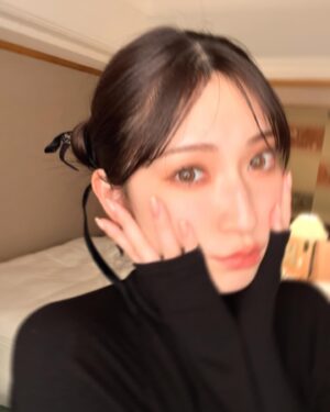 Yoshida Akari Instagram - #アカリン最初で最後の写真集 🖤🖤🖤
私のお気に入りショット
お尻と背中のケアとトレーニング頑張った🏋️

#peach #rouge 2冊同時発売中