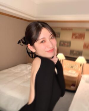 Yoshida Akari Instagram - #アカリン最初で最後の写真集 🖤🖤🖤
私のお気に入りショット
お尻と背中のケアとトレーニング頑張った🏋️

#peach #rouge 2冊同時発売中
