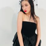 Yoshida Akari Instagram - ついに！本日！ 吉田朱里ファースト写真集 #peach #rouge 2冊同時発売です！ 私史上1番自分磨き頑張りました☝🏻🩷 . メイクもファッションもボディも 自分の好きを詰め込んだ集大成になってます🤍 写真集出すなら人生で一回かな？と思ってたので これが最初で最後です💖 #アカリン最初で最後の写真集 是非たくさんの方に手に取っていただきたいです！ #アカリン写真集 で 感想載せてね❤️ . 全国イベントツアーもします！ まだ応募受付してる書店さんもあるので お申し込みお待ちしてます！詳しくは @ray.magazine @scawaii.magazine のホームページご覧ください💖