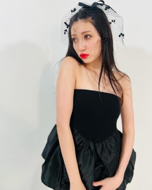 Yoshida Akari Instagram - ついに！本日！
吉田朱里ファースト写真集
#peach #rouge 2冊同時発売です！
私史上1番自分磨き頑張りました☝🏻🩷
.
メイクもファッションもボディも
自分の好きを詰め込んだ集大成になってます🤍
写真集出すなら人生で一回かな？と思ってたので
これが最初で最後です💖
#アカリン最初で最後の写真集 
是非たくさんの方に手に取っていただきたいです！
#アカリン写真集 で
感想載せてね❤️
.
全国イベントツアーもします！
まだ応募受付してる書店さんもあるので
お申し込みお待ちしてます！詳しくは @ray.magazine 
@scawaii.magazine のホームページご覧ください💖
