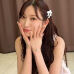 Yoshida Akari Instagram - 写真集イベントツアーin大阪❤️‍🔥 ありがとうございました💕 . さすが地元大阪！トークショーもみんな ノリが良くて、サイン会もお馴染みのファンの方も たくさんいて実家みたいな安心感がありました💗 . コロナ化でグループ卒業したので 長らく会えてない方もたくさん来てくれて嬉しかったです💕 . よんチャンTVやYouTubeで見て 初めて来てくださった方もたくさんで もっともっと頑張ろうって思えました💓 . 写真集イベントは残すところ東京と仙台ですね！ 皆さんにお会いできるの楽しみにしてます💟 . 今日は @honeymihoney_official の 素敵なワンピに合わせて @anchelion のパールアクセやリボンをつけた🎀 . メイクは @ayako_ishizaki_ さんが 可愛くしてくれたよぉー💗天才 . #アカリン推し活 #アカリン最初で最後の写真集