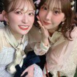 Yoshida Akari Instagram - @kansaicollection 🩷 ３つ目は @shein_japan 🤍 トップバッターでした🎀 . フェミニンなスタイルかわいい🤍 @kirimaruuu ちゃんと @maeda_nozomi ちゃんにも会えました🤍 舞台裏暗くてブレブレですまない🥺