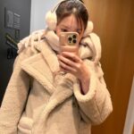 Yoshida Akari Instagram - テンション上がって韓国で流行りの🐻帽子被ったり ❤️のユッケ食べたり、アカリン号乗ったり… vlogも撮ったし、さっき帰宅して購入品も撮影したので また載せますね〜！(お仕事の都合で1ヶ月後になりますが…) お楽しみに🤍 . #韓国