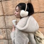 Yoshida Akari Instagram - テンション上がって韓国で流行りの🐻帽子被ったり ❤️のユッケ食べたり、アカリン号乗ったり… vlogも撮ったし、さっき帰宅して購入品も撮影したので また載せますね〜！(お仕事の都合で1ヶ月後になりますが…) お楽しみに🤍 . #韓国