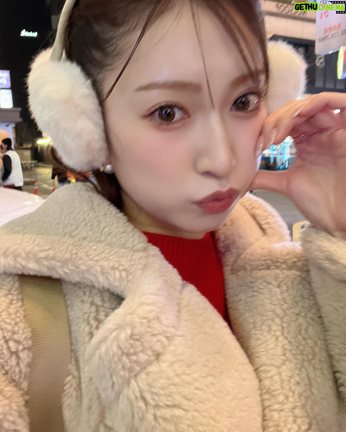 Yoshida Akari Instagram - テンション上がって韓国で流行りの🐻帽子被ったり ❤️のユッケ食べたり、アカリン号乗ったり… vlogも撮ったし、さっき帰宅して購入品も撮影したので また載せますね〜!(お仕事の都合で1ヶ月後になりますが…) お楽しみに🤍 . #韓国