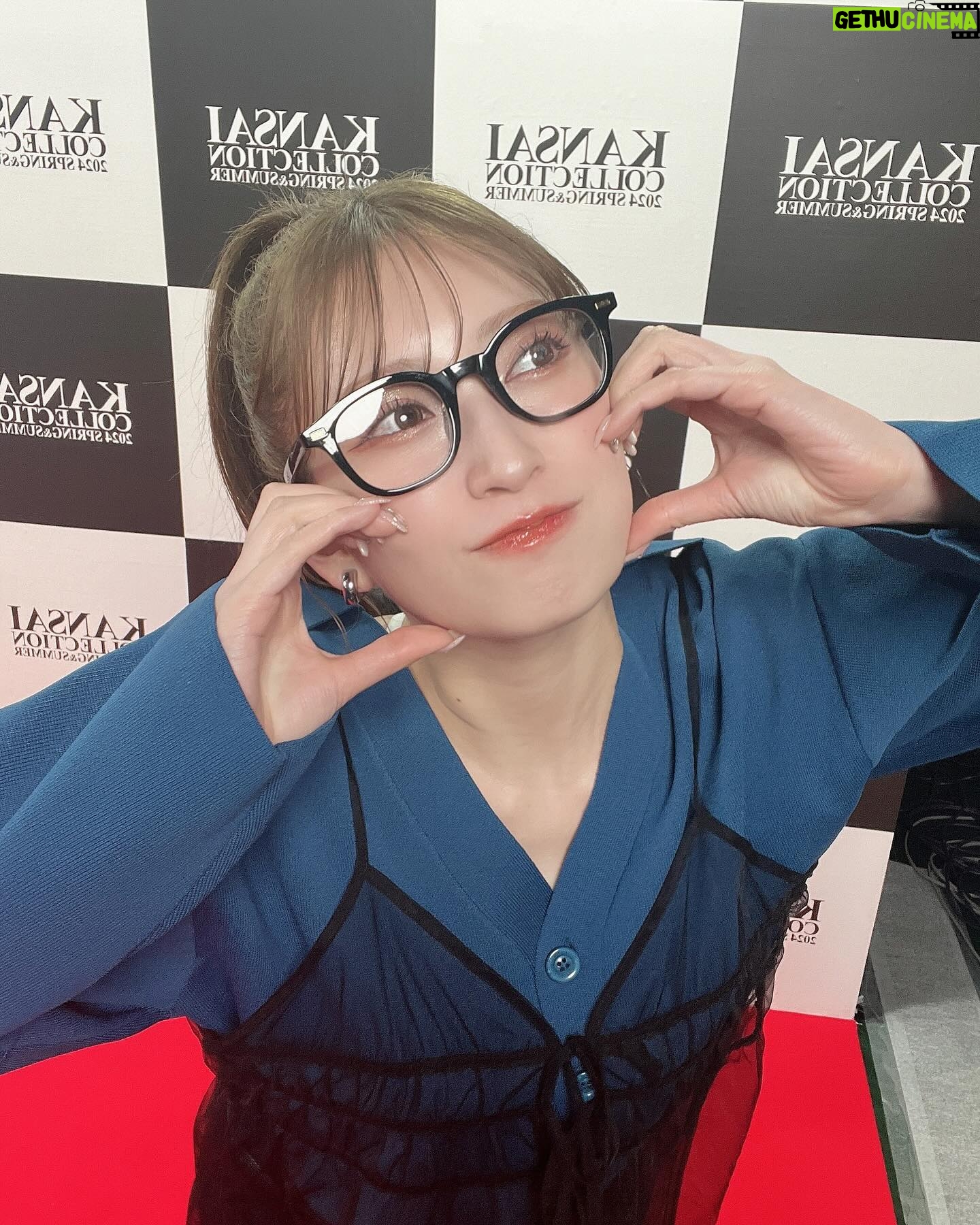 Yoshida Akari Instagram - @kansaicollection 2つ目のステージは @happyjohn_official 🖤 . 👓かけてかしこさんですな🤓🤓🤓