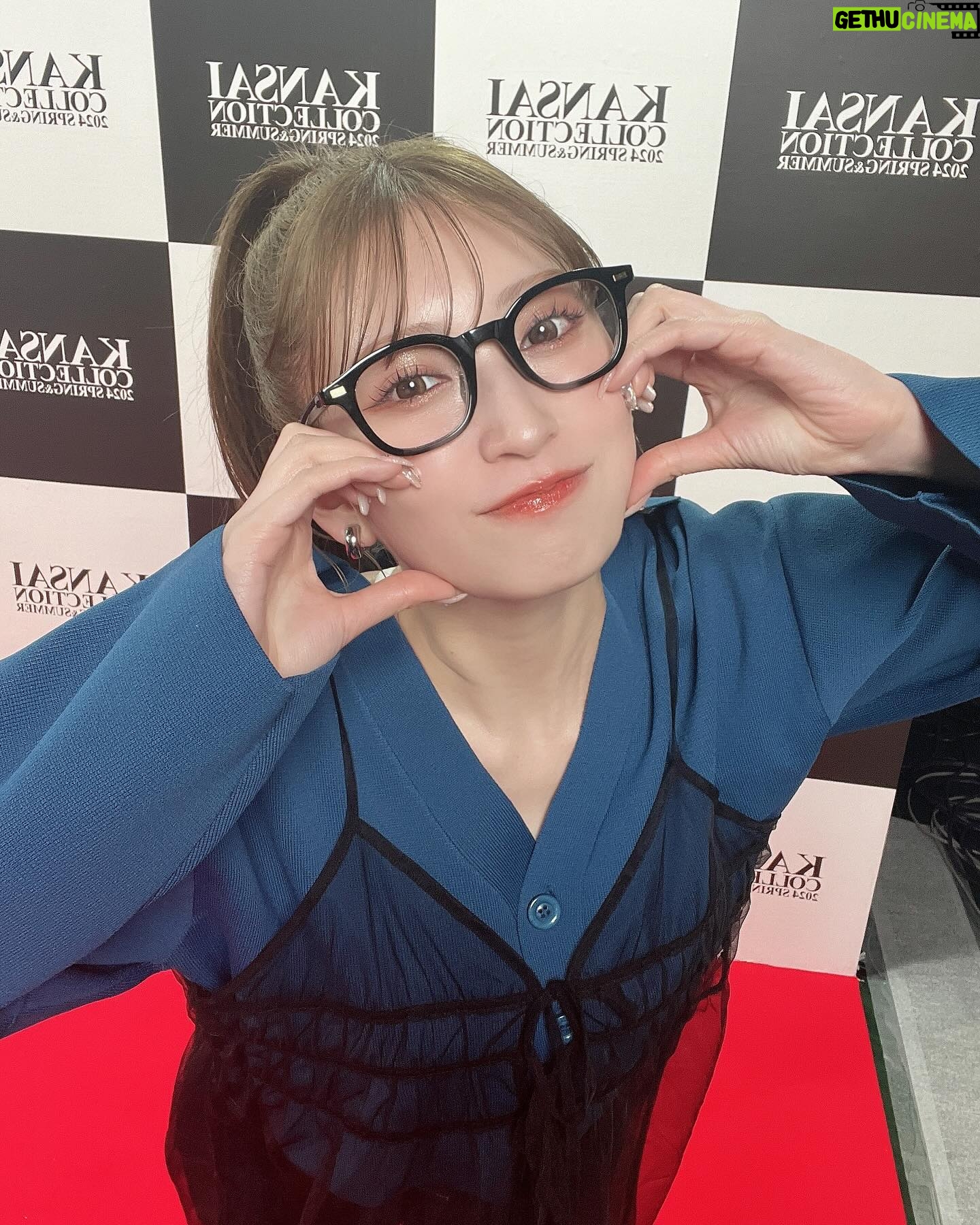 Yoshida Akari Instagram - @kansaicollection 2つ目のステージは @happyjohn_official 🖤 . 👓かけてかしこさんですな🤓🤓🤓