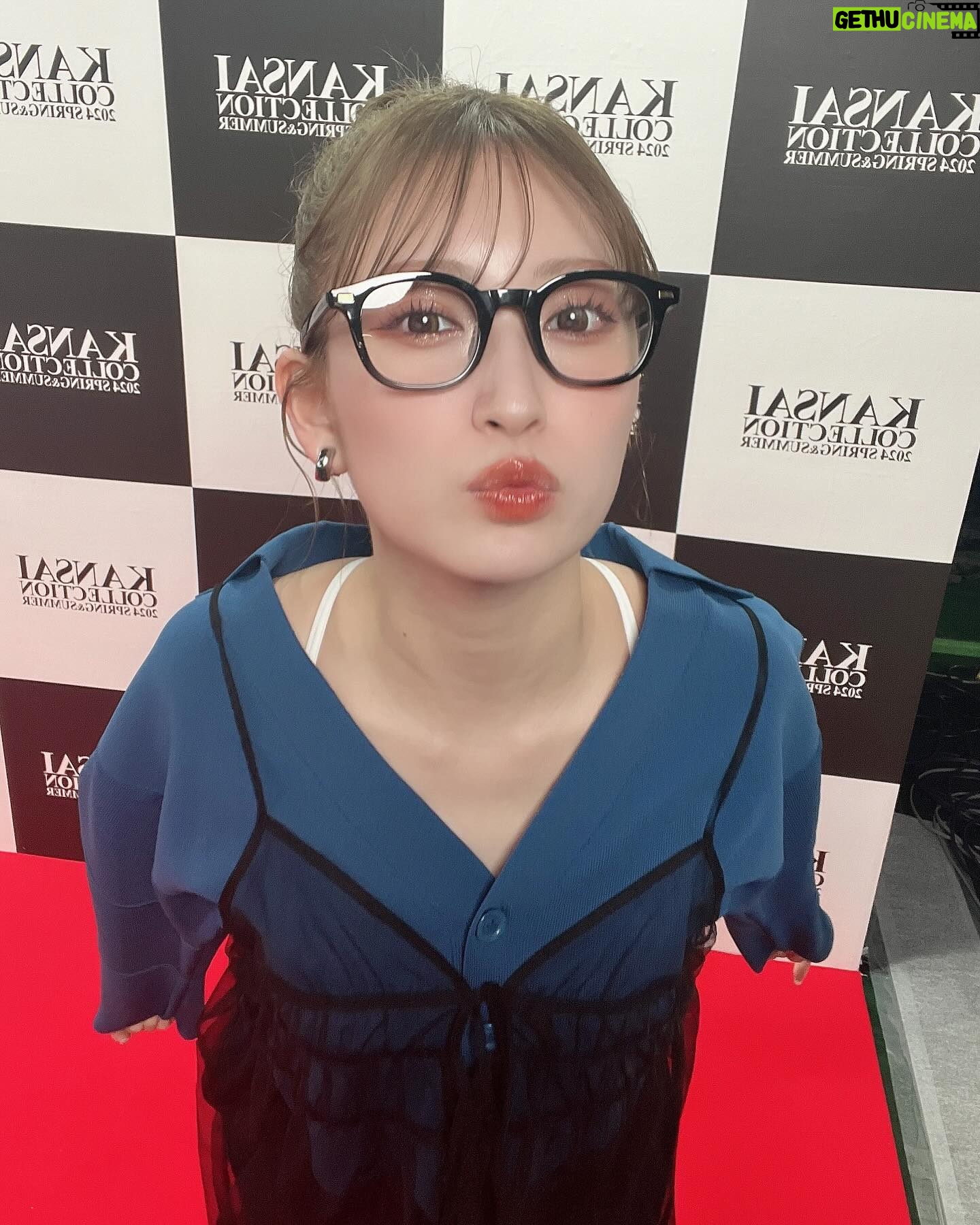 Yoshida Akari Instagram - @kansaicollection 2つ目のステージは @happyjohn_official 🖤 . 👓かけてかしこさんですな🤓🤓🤓