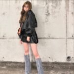 Yoshida Akari Instagram - 暖かくなってきたのでミニスカート履いちゃった🖤 でも夜は冷えるので薄手のアウターは必須ですね🖤 . @darich_official のデニムブーツ可愛い。 カンコレで着用させてもらってから 絶対私服にも合わせたいって思ってたの🩵🤍 . 他のお洋服タグづけしてます🏷️ . #ootd #fashion