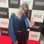 Yoshida Akari Instagram - @kansaicollection 2つ目のステージは @happyjohn_official 🖤 . 👓かけてかしこさんですな🤓🤓🤓