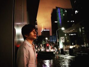 Yu Shirota Instagram - 遅ればせながら、、、
先日、36歳になりました。
いつも支えてくれて、本当にどうもありがとう☺︎

さて、2021年も残すところ1時間を切りました。
今年も大変お世話になりました。
TVで、オンラインで、全国のさまざまな劇場で、たくさんの素敵な時間を共有出来たこと、心から幸せに思います。
2022年も、様々なエンターテイメントを通して、最高の時間を一緒に過ごしたいと願っています。

来年も何卒よろしくお願いいたします。

良いお年をお迎えください☺︎

#2021年のオフショット #どのわたしが印象的かしら #まだいっぱいあるからまた新年に #良いお年を