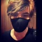 Yu Shirota Instagram - どうも ”大きなイチモツはいらない”城田です。 (どぶろっくさんとのコラボの反響が未だに凄い😂) みんなに少しでも笑ってもらえたなら、嬉しいです。 さて、私、最近夜になって疲れてくると、いつにも増して目が垂れてきます。家に着く頃には、もう立派な”たれぱんだ”です。(若い子は知らないかな笑) まぁそんなことはさておき、、 早くも9月！！ 学生さんや先生方は、新学期も始まるし、きっと他のみんなも色々と不安なことや、また環境が変わったりして戸惑うことも多々あると思うけど、お互い負けずに”ケセラセラ精神で、ファイト一発！🕺 そして、医療従事者の皆様、本当に本当に、連日お疲れ様です。心からありがとうございます！！どうか少しでも休めますように、、ご自愛下さいませ。 ということで、、 9月も、みんなにとってハッピーな出来事がたくさんありすように☺︎ @ikusaburo_yamazaki を見習ってポジティブにいきましょ！笑 #どぶろっくさんとコラボ　#ラフアンドミュージック #垂れ目 #最近毎晩こんな感じ笑 #ブレブレ #あぁ夏終わっちゃうなぁ #みんな毎日お疲れ様