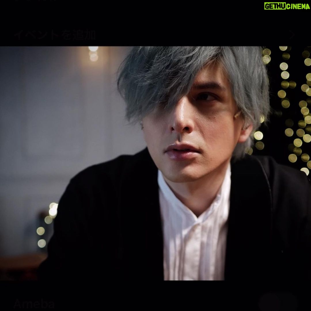 Yu Shirota - 118.3K Likes - 髪を銀色に染めました
I dyed my hair silver
Me he teñido el pelo de color gris
#いかがですか #5時間かかった #役作りですよ #髪乾かすのめちゃくちゃ時間かかる #そんなことより #写真の編集難しい #画角が上手く揃えられない #誰か教えて