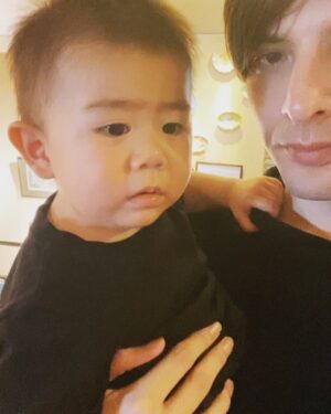 Yu Shirota Instagram - 彼は何を言ってるのでしょうか？
誰か教えて下さい。

#んでもって最後の表情よ😂　#相変わらずましか言わない #何かをめちゃくちゃ主張している #泣いてないのは懐かれたからではない #現場からは以上です #baby #bebe #赤ちゃん #癒し #きゃわ