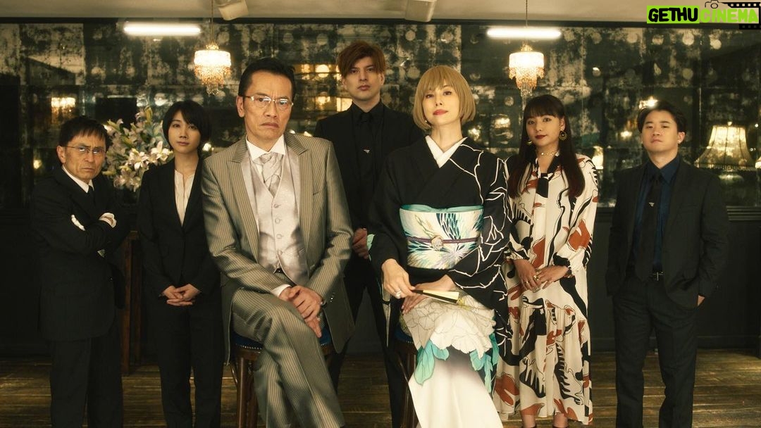 Yu Shirota Instagram - 「エンジェルフライト」 もう観ていただけましたか? 僕自身、この作品について上手く言葉にして皆様にお伝えすることが出来ずにいました。 この文章を打っている今でも、やはり言葉選びが難しく、全くまとまりません。 正直、このドラマを観るのには相当なエネルギーが必要だと思います。 それでも1人でも多くの方に知っていただいきたい「国際霊柩送還士」という職業。 そして、彼らの日常。 もちろんこの作品自体はフィクションではありますが、実話に基づき、スタッフキャスト一同、丁寧に、大切に、心を込めて完成させました。 皆様にこの想いが届きますように。