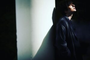 Yu Shirota Instagram - ジャケ写のオフショット。

#どれが好き ? #ちょっと加工頑張った #そして何よりどの曲が好きでしたか ? #Mariage