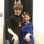 Yu Shirota Instagram - お客様シリーズ12 . みつき! 愛しのシンデレラでございます☺︎共通の大切な仲間達と一緒に観劇してくれました!彼女もミュージカルの世界を愛する仲間の一人。何か一緒にやりたいねって言い続けて早4年、、本当に時間はいくらあっても足りないね😵ってか顔ちっさ!!笑 . 安蘭さん! 随分前ですが、ミュージカルコンサートのお仕事で、ご一緒させていただきました!!この日、面会の最後のお一人だった事もあり、お互いに結構な情熱が溢れ、長い事話し込んでしまった笑 タイムリミットがなかったらいくらでも喋っていられるタイプです🙋‍♂️笑 続きはまた近々!! . お春 “ファントム”や私の初演出作品”アップルツリー”でご一緒した仲。本当に素敵な女優さんでございます。2回も観に来てくれ、どストレートな、愛に満ちた最高の感想をくれました。また必ずや、共に素敵な作品を作ろう!! . 恵梨子ちゃん! “ザラブバグス”でご一緒した仲!なんと、この度わらび座ミュージカル”茶の夢”に主演するそうです!!心からおめでとう☺︎とっても観に行きたいけど、広島なのよね、、、 観光がてら観に行けたらいいなぁ☺︎ . 聖子ちゃん!! ご存知日本ミュージカル界のスーパースターです!!このお方の歌は上手いし、美味いし、本当に凄いです。聖子ちゃんともなかなかがっつり共演出来ないなぁ、、めちゃんこ褒めて下さいました!嬉しかったぜい☺︎ . 汐里ちゃん! 初めてちゃんとお話しさせてもらいました☺︎海外でも大活躍中の彼女。本場の素晴らしいショーをたくさん観ているであろう中で、我らの”ピピン”も、とっても楽しんでもらえたようで、めちゃんこHappyでございます!!せっしゃも海外作品挑戦してみたいなぁ、、(映像ね笑) . あり姉!! “濃姫”シリーズでご一緒しました。もう5年ほど前になるけど、本当に過酷な撮影だったなぁ、、今となってはとても良い思い出です。それにしてもいつ会っても変わらぬ美しさ、、時間止まってる？笑 あり姉!今度は現代劇を一緒にやりましょ☺︎笑 . れお! 去年 @acuodbychanu のファッションショーで知り合った、まだ19歳のピッチピチ男子!笑 美男子って言葉がぴったりな子。俳優にも挑戦していきたいということなので、皆さま是非是非応援してあげて下さい!! しっかしスタイルいいな🤓 . けんちゃん おそらく、ミュージカルにおいての共演回数は、このお方が1番多いですね。 ”エリザベート”ロミオ＆ジュリエット”そして”ブロードウェイと銃弾”毎回関係性もガラッと変わるのですが、中身はお互い全く変わっておりません。笑 そして2人とも元タキシード仮面です😎 久々に浦井健治の”本気”が観たいなぁ、、 . 白井晃さん!! 小さい頃から数々の白井さん出演、演出される作品を観てきました。俳優、演出家でもある白井さんは、僕の目指している道の先輩でもあります。この日、印象的だったのは”悔しい”と仰っていたこと。 このクオリティーのものを、海外から招聘するのではなく、日本でオリジナルで作りたいと。僕も全くの同感です。 これから、日本のエンタメ界を、より盛り上げていきましょう!! . さて、明日から大阪公演!! が、しかし、まだまだお客様シリーズ東京編は続きます💁‍♂️ . #ピピン #高畑充希 さん #安蘭けい さん #関谷春子 さん #青山恵梨子 さん #新妻聖子 さん #忽那汐里 さん #観月ありさ さん #タホリ玲央 さん #浦井健治 さん #白井晃 さん #お客様シリーズ
