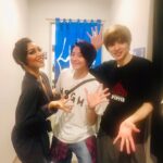 Yu Shirota Instagram - お客様シリーズ⑤ 徹平！前はクリとオーブに”キンキーブーツ”を観に来たけど、今度は逆☺︎高校の同級生で同じフィールドで頑張ってる人は少ないから、お互い刺激をもらえる本当にいい関係。これからも共に頑張ろう。 . 萌音！”舞妓はレディ”を観て、新たなミュージカルスターが誕生したなと思っておりました。どんどんミュージカルやってくれーい!そしていつか共演しようぜい☺︎ . . さとしさん！なかなかミュージカルで、ご一緒出来ない先輩。お名前は何度もあげさせていただいているのですが、、笑 食事の席等でお話を聞いてると、意外にもとっても面白い方。笑 本当さとしさんとも早く共演したい!! . ヤスカ！本当に久しぶり!元同じ事務所の仲間☺︎今は俳優だけでなくデザイナーもやっているらしい。今度のドラクエ要チェックしなきゃ!! . 綾ちゃん＆シュクビさん!! ずっとダイアンファンを公言していた綾ちゃんは流石観方が鋭いというか、すごく的確に感想を伝えてくれて、関心するというか、初めて役について相談しちゃうくらい深く観てくれて、感謝感激です。 . シュクビさんはかれこれ長いですなぁ、、初めて会った17歳くらい時「OMG you have a Freddie Mercury’voice!!」と言われたことは一生忘れない笑 めちゃ嬉しかった思い出! . 蘭ちゃん！ “ロミオ＆ジュリエット”で共に第二の青春を過ごした仲!また一緒にやりたいね☺︎ 観に来てくれてありがとう。 . . りょう！今度”ファントム”でミュージカルデビューを飾る期待の新人(映像の世界では既にめちゃくちゃ素敵な女優さん)どんなジャンクロードを演じてくれるか、本当に楽しみ!! . 朝海ひかるさん&伊東弘美さん!! 懐かしの私のエリザ初演時のメンバー。その節は本当に本当にお世話になりました🙇‍♂️こうして少しは成長？した姿をお見せすることが出来て、嬉しいです。しっかし10年経っても全く変わらないお姿!!どんな魔法??笑 . . お客様シリーズは全然追いついてないけど、東京公演はもうカウントダウン!! 是非、1人でも多くの方に、この”奇跡”と”魔法”を体感して欲しいです!! . . #ピピン #小池徹平 さん #上白石萌音 さん #橋本さとし さん #齋藤ヤスカ さん #平野綾 さん #楊淑美 さん #松島蘭 さん #佐藤玲 さん #朝海ひかる さん #伊東弘美 さん #お客様シリーズ
