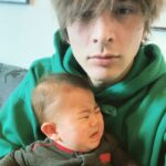 Yu Shirota Instagram - あけましておめでとうございます。 #2020年初投稿 #噂の太郎さんだよ #後ろに迫るおじさんに気付く流れを #母と兄の2アングルで #4コマ漫画風にお届けします #オチはムービーでどうぞ #全然なつかれない #それでもおじさんは諦めない #甥っ子 #赤ちゃん #baby #bebe #tio #sobrino #nephew #uncle #2020年もよろしくお願いします