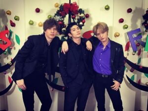 Yu Shirota Instagram - J&U&H #忙しいグループ名だな #新メンバーが加わりました #平均年齢を2歳くらい下げてくれた #今度はこの3人で何かやりたいね #fns歌謡祭 #ジェジュン #三浦春馬 #城田優