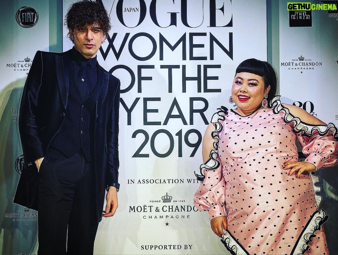 Yu Shirota Instagram - VOGUE JAPAN20周年 心からおめでとうございます☺︎ . 去年は一人でさせていただいた司会も、今年は直美ちゃんと一緒。それそれは心強かったとさ☺︎ . . . #VOGUEJAPAN #womanoftheyear2019 #受賞者の皆様 #心からおめでとうございます #あの清川さんの可愛いトロフィー欲しい #メンズオブザイヤー作ってくれないかな