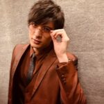 Yu Shirota Instagram – あなたは何番目が好きですか？

今回は、メイクカメラマンはなちゃんの好きな順番に並べてみました💁‍♂️ #ディナーショー #夜の部のオフショット #はなちゃんの写真はいかがですか  #そして最高のミュージシャンの皆様との記念写真 #もう2週間前だなんて信じられん