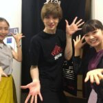 Yu Shirota Instagram – お客様シリーズ14
.
先日、全公演終了したピピン ですが、こちらは未だに東京編です笑
.
.
.
まさみちゃん!
彼女も高校の後輩。そして”天地人”では僕の姉上役でございました。笑 17年に上演された”キャバレー”を観ましたが、彼女の才能が爆発しておりました。魂の歌声、素晴らしかった。是非、またミュージカルに挑戦して欲しいと切に願います。
.
ぴょんきち!
“表参道高校合唱部”で主演を務めた彼女。その後”べっぴんさん”に主演し、今や国民的女優の仲間入りを果たしたけど、いつ会ってもあの頃のまま、変わらず天真爛漫。いつまでもそのままでいておくれ。そろそろ再共演したいね☺︎
.
しおりちゃん!
ご存知ももいろクローバーZの黄色担当でございます。(僕は4年前から白色メンバーで加入希望中)過去には”エリザベート”も観に来てくれた彼女。前からミュージカルがお好きだそうで、早くこっちの世界に来ないかなぁと思っている次第です🕺笑
.
わかなちゃん!
”オモコー”でぴょんきちの親友役だった彼女。彼女もまた”わろてんか”で朝ドラ主演!!本当凄いね。そして今年”ロミオ＆ジュリエット”でミュージカルデビュー!!残念ながら観られなかったけど”アナスタシア”楽しみにしてます☺︎
.
晴香!
17年にジュリエット役でデビューした頃から、とても注目していた女優さん。遂にこの冬”ファントム”で共演します。クリスティーヌは、ミュージカルの中でもトップクラスに難しい役だけど、主演として、そして演出家として、精一杯支えながら、彼女の才能を余すことなく引き出したいと思います。お楽しみに☺︎
.
いくちゃん！
「アイドル」と「ミュージカル女優」を見事に両立させているスーパーアイドル!
!忙しすぎて倒れやしないか時々心配になります。CDや歌番組ばかりで、まだ作品でがっつり一緒したことはないけど、その日を心から楽しみにしています☺︎
.
相葉ちゃん!
青学2代目の不二!!今やレミゼのアンジョルラス!!当時歌が苦手だった相葉ちゃん。努力を重ねて自分で掴んだチャンス。素晴らしい!!ちなみに僕は昔オーディション落ちてます🙋‍♂️笑
ドリライで相葉ちゃんを一人残して卒業する時は本当辛かったなぁ、、甘酸っぱい?いい想い出でふ。
.
くじらちゃん!!
同じく2代目海堂!!くじらちゃんの海堂カッコよかったなぁ。当時QueenのCDを貸してくれて、そこからボヘミアンラプソディーや数々の名曲を耳にしました☺︎ ひっさびさに会ったけど、全く変わってなくて嬉し＆懐かしかったなぁ!くじらちゃんともまた仕事したいー!!
.

あおい!
これまたオモコーの可愛い教え子の一人。当時はあまりちゃんと話さなかったけど”文学処女”でご一緒してから、仲良くさせていただいております☺︎ 初舞台のジュリエットもすごく愛おしかった。きゃわいいひまわりをプレゼントしてくれました🌻ありがとう☺︎ってかこの投稿ジュリエット多っ!!笑
.
.
#ピピン 
#長澤まさみ さん
#芳根京子 さん
#玉井詩織 さん
#木下晴香 さん
#葵わかな さん
#生田絵梨花 さん
#相葉裕樹 さん
#鯨井康介 さん
#森川葵 さん
#お客様シリーズ