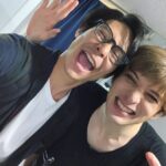 Yu Shirota Instagram - お客様シリーズ14 . 先日、全公演終了したピピン ですが、こちらは未だに東京編です笑 . . . まさみちゃん! 彼女も高校の後輩。そして”天地人”では僕の姉上役でございました。笑 17年に上演された”キャバレー”を観ましたが、彼女の才能が爆発しておりました。魂の歌声、素晴らしかった。是非、またミュージカルに挑戦して欲しいと切に願います。 . ぴょんきち! “表参道高校合唱部”で主演を務めた彼女。その後”べっぴんさん”に主演し、今や国民的女優の仲間入りを果たしたけど、いつ会ってもあの頃のまま、変わらず天真爛漫。いつまでもそのままでいておくれ。そろそろ再共演したいね☺︎ . しおりちゃん! ご存知ももいろクローバーZの黄色担当でございます。(僕は4年前から白色メンバーで加入希望中)過去には”エリザベート”も観に来てくれた彼女。前からミュージカルがお好きだそうで、早くこっちの世界に来ないかなぁと思っている次第です🕺笑 . わかなちゃん! ”オモコー”でぴょんきちの親友役だった彼女。彼女もまた”わろてんか”で朝ドラ主演!!本当凄いね。そして今年”ロミオ＆ジュリエット”でミュージカルデビュー!!残念ながら観られなかったけど”アナスタシア”楽しみにしてます☺︎ . 晴香! 17年にジュリエット役でデビューした頃から、とても注目していた女優さん。遂にこの冬”ファントム”で共演します。クリスティーヌは、ミュージカルの中でもトップクラスに難しい役だけど、主演として、そして演出家として、精一杯支えながら、彼女の才能を余すことなく引き出したいと思います。お楽しみに☺︎ . いくちゃん！ 「アイドル」と「ミュージカル女優」を見事に両立させているスーパーアイドル! !忙しすぎて倒れやしないか時々心配になります。CDや歌番組ばかりで、まだ作品でがっつり一緒したことはないけど、その日を心から楽しみにしています☺︎ . 相葉ちゃん! 青学2代目の不二!!今やレミゼのアンジョルラス!!当時歌が苦手だった相葉ちゃん。努力を重ねて自分で掴んだチャンス。素晴らしい!!ちなみに僕は昔オーディション落ちてます🙋‍♂️笑 ドリライで相葉ちゃんを一人残して卒業する時は本当辛かったなぁ、、甘酸っぱい?いい想い出でふ。 . くじらちゃん!! 同じく2代目海堂!!くじらちゃんの海堂カッコよかったなぁ。当時QueenのCDを貸してくれて、そこからボヘミアンラプソディーや数々の名曲を耳にしました☺︎ ひっさびさに会ったけど、全く変わってなくて嬉し＆懐かしかったなぁ!くじらちゃんともまた仕事したいー!! . あおい! これまたオモコーの可愛い教え子の一人。当時はあまりちゃんと話さなかったけど”文学処女”でご一緒してから、仲良くさせていただいております☺︎ 初舞台のジュリエットもすごく愛おしかった。きゃわいいひまわりをプレゼントしてくれました🌻ありがとう☺︎ってかこの投稿ジュリエット多っ!!笑 . . #ピピン #長澤まさみ さん #芳根京子 さん #玉井詩織 さん #木下晴香 さん #葵わかな さん #生田絵梨花 さん #相葉裕樹 さん #鯨井康介 さん #森川葵 さん #お客様シリーズ