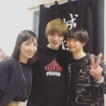Yu Shirota Instagram – お客様シリーズ13

さて、明日からいよいよ最後の地、静岡での公演となりますが、東京のお客様紹介の続きを、、、笑
.
今日はチームワタナベ🕺
きゃわいい後輩たちの紹介です。
.
あ、今日も文字数やばいな、、、笑
.
陣内!
6年前におれが監督させてもらったショートフィルム”Breed in 10 hours”に出演してくれた彼。見事に切ない役所を演じてくれました☺︎最近陣内のお芝居観れてないなぁ、、熱い九州男児です!!まだ家近所かな?🍺行こうね!
.
あらた!
”表参道高校合唱部”というドラマで真っ直ぐな高校球児を熱演☺︎彼がいると自然と笑いが起こる、場を明るくする、素敵な才能の持ち主です。また共演しませう。
.
前山くん!
ご一緒したことはない、、はず笑
3年前くらいに観た”お気に召すまま”のロザリンドがめっちゃ可愛くて、うっかり恋しかけた思い出。いつかご一緒しませう!
.
しょうたろう！
は、、なんか一緒にやったっけな？笑 いや、ないな、、ってくらい後輩とは割と交流があるから、何で知ってるのか、わからなくなるとです。笑 実は彼、子役時代レミゼに出ていたって知らなかったでしょ？🤓
またミュージカルやろうぜい!!
.
さおり！
監督もさせてもらったし、恋人役もやらせてもらったとです。体当たりで挑んだ彼女の主演映画”愛の病”未だに観れてない(ちょっと観るの勇気いる)
ピピン終わったら必ずや!!
.
えりか!
“アップルツリー”で出会いました。ピュアで不器用な彼女。稽古中、何度も泣かせてしまった記憶。笑 観る度に成長していて、おじさんは嬉しいです☺︎
.
こうよう!
ゴージャスで半年間、共に過ごした仲間!前回の”劇団☆新幹線”の公演では、めっちゃ素敵な役を勝ち取って、誇らしかった。歌もダンスもアクロバットも出来ちゃうこうよう。ピピン出れたじゃん!!笑 .
.
真飛さん!
何度かお話させていただいたくらいですが、いつもスンッと、凛としていらして、佇まいが本当に素敵でございます。また是非、ミュージカルで共演しましょう☺︎
.
つな!
“文学処女”でデビューした(はず)ピチピチの新人。まだ高校生だったかな?今は毎日”リュウソージャー”の撮影ですって。大変だ、、身体に気をつけて頑張るんだぞぉ
.
うすい!
もうかれこれ10年くらいかな?確か、おれのD-BOYSの卒業公演で部下役だったはず、、(ルーキーズ撮りながらの舞台で記憶が曖昧です笑)すっかり大人になったわね!またやろ!!
.
牧田!
いつまで経ってもおれに敬語を使い続ける1つ歳上の後輩。いつも誠実な印象の、いい奴です。
この場をお借りして、そろそろタメ口で喋ってくれていいよ?笑
.
鬼頭くん、松浦くん、下川くん、は、初めまして!!大切な仲間が増えて、おじさんは嬉しいです。
これからどうぞよろしくね☺︎
.
ゆうと!!
3年前までエリザで子ルドやってたのに、こんなに大きく＆美少年になっちゃって、、益々将来が楽しみじゃ!!
.
ななちゃん!
差し入れに、お手紙まで書いてくれた律儀な子。ワタナベに所属する前に、楽屋でお会いして女優を目指してることを聞いて「いつか共演しよう!」なんて話してたら、いつの間にか後輩になってたっていう。笑
これで共演も更に近づいたね!☺︎
.
リトグリ!!
文字数的に個人の話は絶対無理だ!許せリトグリ!!笑
それぞれのことは今度改めてしっかり綴るとして、、
セリナ!カレン!マユ!アサヒ!マナカ!
.
この子達は、才能と可能性に満ち溢れた、日本でトップクラスの歌唱力を誇る素晴らしいグループ!(私けっこう辛口な方です)
マジで一度ライブに行ってみて下さい。
おったまげて腰抜けますから。そしてまだまだこれから伸びる子達。東京オリンピックで歌ってくれー😭
デビューから応援している自慢の後輩です。
次のツアーも楽しみにしてるぜぃ!!
.
文字数いけた😵
.
寝る。
.
#ピピン 
#陣内将 さん
#堀井新太 さん
#前山剛久 さん
#大久保祥太郎 さん
#瀬戸さおり さん
#豊原江理佳 さん
#矢内康洋 さん
#真飛聖 さん
#綱啓永 さん
#碓井将大 さん
#鬼頭真也 さん
#牧田哲也 さん
#松浦司 さん
#リトルグリーモンスター
#セリナ さん
#カレン さん
#アサヒ さん
#マユ さん
#マナカ さん
#池田優斗 さん
#渡辺菜花 さん
#下川恭平 さん
#お客様シリーズ