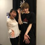 Yu Shirota Instagram - お客様シリーズ12 . みつき! 愛しのシンデレラでございます☺︎共通の大切な仲間達と一緒に観劇してくれました!彼女もミュージカルの世界を愛する仲間の一人。何か一緒にやりたいねって言い続けて早4年、、本当に時間はいくらあっても足りないね😵ってか顔ちっさ!!笑 . 安蘭さん! 随分前ですが、ミュージカルコンサートのお仕事で、ご一緒させていただきました!!この日、面会の最後のお一人だった事もあり、お互いに結構な情熱が溢れ、長い事話し込んでしまった笑 タイムリミットがなかったらいくらでも喋っていられるタイプです🙋‍♂️笑 続きはまた近々!! . お春 “ファントム”や私の初演出作品”アップルツリー”でご一緒した仲。本当に素敵な女優さんでございます。2回も観に来てくれ、どストレートな、愛に満ちた最高の感想をくれました。また必ずや、共に素敵な作品を作ろう!! . 恵梨子ちゃん! “ザラブバグス”でご一緒した仲!なんと、この度わらび座ミュージカル”茶の夢”に主演するそうです!!心からおめでとう☺︎とっても観に行きたいけど、広島なのよね、、、 観光がてら観に行けたらいいなぁ☺︎ . 聖子ちゃん!! ご存知日本ミュージカル界のスーパースターです!!このお方の歌は上手いし、美味いし、本当に凄いです。聖子ちゃんともなかなかがっつり共演出来ないなぁ、、めちゃんこ褒めて下さいました!嬉しかったぜい☺︎ . 汐里ちゃん! 初めてちゃんとお話しさせてもらいました☺︎海外でも大活躍中の彼女。本場の素晴らしいショーをたくさん観ているであろう中で、我らの”ピピン”も、とっても楽しんでもらえたようで、めちゃんこHappyでございます!!せっしゃも海外作品挑戦してみたいなぁ、、(映像ね笑) . あり姉!! “濃姫”シリーズでご一緒しました。もう5年ほど前になるけど、本当に過酷な撮影だったなぁ、、今となってはとても良い思い出です。それにしてもいつ会っても変わらぬ美しさ、、時間止まってる？笑 あり姉!今度は現代劇を一緒にやりましょ☺︎笑 . れお! 去年 @acuodbychanu のファッションショーで知り合った、まだ19歳のピッチピチ男子!笑 美男子って言葉がぴったりな子。俳優にも挑戦していきたいということなので、皆さま是非是非応援してあげて下さい!! しっかしスタイルいいな🤓 . けんちゃん おそらく、ミュージカルにおいての共演回数は、このお方が1番多いですね。 ”エリザベート”ロミオ＆ジュリエット”そして”ブロードウェイと銃弾”毎回関係性もガラッと変わるのですが、中身はお互い全く変わっておりません。笑 そして2人とも元タキシード仮面です😎 久々に浦井健治の”本気”が観たいなぁ、、 . 白井晃さん!! 小さい頃から数々の白井さん出演、演出される作品を観てきました。俳優、演出家でもある白井さんは、僕の目指している道の先輩でもあります。この日、印象的だったのは”悔しい”と仰っていたこと。 このクオリティーのものを、海外から招聘するのではなく、日本でオリジナルで作りたいと。僕も全くの同感です。 これから、日本のエンタメ界を、より盛り上げていきましょう!! . さて、明日から大阪公演!! が、しかし、まだまだお客様シリーズ東京編は続きます💁‍♂️ . #ピピン #高畑充希 さん #安蘭けい さん #関谷春子 さん #青山恵梨子 さん #新妻聖子 さん #忽那汐里 さん #観月ありさ さん #タホリ玲央 さん #浦井健治 さん #白井晃 さん #お客様シリーズ