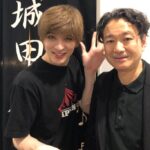 Yu Shirota Instagram – お客様シリーズ12
.

みつき!
愛しのシンデレラでございます☺︎共通の大切な仲間達と一緒に観劇してくれました!彼女もミュージカルの世界を愛する仲間の一人。何か一緒にやりたいねって言い続けて早4年、、本当に時間はいくらあっても足りないね😵ってか顔ちっさ!!笑
.
安蘭さん!
随分前ですが、ミュージカルコンサートのお仕事で、ご一緒させていただきました!!この日、面会の最後のお一人だった事もあり、お互いに結構な情熱が溢れ、長い事話し込んでしまった笑 タイムリミットがなかったらいくらでも喋っていられるタイプです🙋‍♂️笑 続きはまた近々!!
.
お春
“ファントム”や私の初演出作品”アップルツリー”でご一緒した仲。本当に素敵な女優さんでございます。2回も観に来てくれ、どストレートな、愛に満ちた最高の感想をくれました。また必ずや、共に素敵な作品を作ろう!!
.
恵梨子ちゃん!
“ザラブバグス”でご一緒した仲!なんと、この度わらび座ミュージカル”茶の夢”に主演するそうです!!心からおめでとう☺︎とっても観に行きたいけど、広島なのよね、、、
観光がてら観に行けたらいいなぁ☺︎
.
聖子ちゃん!!
ご存知日本ミュージカル界のスーパースターです!!このお方の歌は上手いし、美味いし、本当に凄いです。聖子ちゃんともなかなかがっつり共演出来ないなぁ、、めちゃんこ褒めて下さいました!嬉しかったぜい☺︎
.
汐里ちゃん!
初めてちゃんとお話しさせてもらいました☺︎海外でも大活躍中の彼女。本場の素晴らしいショーをたくさん観ているであろう中で、我らの”ピピン”も、とっても楽しんでもらえたようで、めちゃんこHappyでございます!!せっしゃも海外作品挑戦してみたいなぁ、、(映像ね笑)
.
あり姉!!
“濃姫”シリーズでご一緒しました。もう5年ほど前になるけど、本当に過酷な撮影だったなぁ、、今となってはとても良い思い出です。それにしてもいつ会っても変わらぬ美しさ、、時間止まってる？笑 あり姉!今度は現代劇を一緒にやりましょ☺︎笑
.
れお!
去年 @acuodbychanu のファッションショーで知り合った、まだ19歳のピッチピチ男子!笑 美男子って言葉がぴったりな子。俳優にも挑戦していきたいということなので、皆さま是非是非応援してあげて下さい!!
しっかしスタイルいいな🤓
.
けんちゃん
おそらく、ミュージカルにおいての共演回数は、このお方が1番多いですね。 ”エリザベート”ロミオ＆ジュリエット”そして”ブロードウェイと銃弾”毎回関係性もガラッと変わるのですが、中身はお互い全く変わっておりません。笑 そして2人とも元タキシード仮面です😎 久々に浦井健治の”本気”が観たいなぁ、、
.
白井晃さん!!
小さい頃から数々の白井さん出演、演出される作品を観てきました。俳優、演出家でもある白井さんは、僕の目指している道の先輩でもあります。この日、印象的だったのは”悔しい”と仰っていたこと。
このクオリティーのものを、海外から招聘するのではなく、日本でオリジナルで作りたいと。僕も全くの同感です。
これから、日本のエンタメ界を、より盛り上げていきましょう!!
.
さて、明日から大阪公演!!
が、しかし、まだまだお客様シリーズ東京編は続きます💁‍♂️
.
#ピピン 
#高畑充希 さん
#安蘭けい さん
#関谷春子 さん
#青山恵梨子 さん
#新妻聖子 さん
#忽那汐里 さん
#観月ありさ さん
#タホリ玲央 さん
#浦井健治 さん
#白井晃 さん
#お客様シリーズ