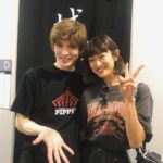 Yu Shirota Instagram - お客様シリーズ⑩ まっけん 将来のミュージカルスターが来たぞよ!!笑 実はおれの中で、次回のピピン候補が2人ほどいて、1人はまっけん。無理って言うてたけど、彼なら絶対出来る。この人の舞台人としてのポテンシャルは高いよー!そしてここからまだまだ伸びるよー!!でも本当まっけんピピンいつか観たいなぁ☺︎ってかまっけんとも仕事したことないや笑 いつかがっつりやりまひょ! . 八嶋さーん! 主演させていただいた“源氏物語”ぶりかな??あの時の八嶋さんの役が大好き。「会いたいと痛むぅこの胸ぇがぁっ!」笑 SPドラマでまたやりたいなぁ、、我らが松也も出演していた”六月歌舞伎”本当に観に行きたかった😭 八嶋さんの劇団”カムカムミニキーナ”も未だ観れておらず、、必ずや近々伺います!!観に来て下さり、感激でございました!! . ちー、リオ、ビアさん!! ちーは高校の同級生。15歳からの仲です。在学中にミュージカルをやっていたのは僕ら2人だけだったこともあり、そして3年生の時は席も隣だったりもして、よく話してた記憶☺︎ 言うまでもなく彼女は男子のアイドルでした。笑 相当モテただろうなぁ。 今も変わらず美しいちーでございます。 . そんなちーの妹!リオ!2014年の”ファントム”のクリスティーヌ役でミュージカルデビューした彼女。初ミュージカルであの役は本当に大変だったと思う。本当よく頑張ったね。最近、当時の映像を観る機会があったんだけど、一心不乱にソプラノを歌うリオの姿を、あたしゃ涙ぐみながら観ておりました。笑 またミュージカルも是非やっておくれやす☺︎ . ビアさん!! 昔から知っていて、良くお話もさせていただくのだけど、これまた実は一度も共演したことがないっていう。笑 こういう方本当に多いな、、笑 最近だと、僕の大好きなロミジュリの”乳母”を演じておられました。彼女の魂の歌声は、とってもソウルフルで、心にすーっと入ってきます。いつか必ずや、やりませう☺︎ . 優！優ともかれこれ18年の仲になりますな。こちらも一度も共演なし、、笑 出会った頃から大人っぽかったけど、今も全然変わらなくて、本当おったまげ。2児の母とは思えん。優と会うと、昔撮った、とある写真を思い出す。カラオケで、ブラックライトで浮かび上がる綺麗な絵が出現する部屋で、それを背景に優を撮影したんだけど、現像したら、フラッシュを焚いてもうたせいで、ただただ白い壁と優っていう、とてもシュールな写真になったって話。笑(これ伝わってる？笑)今度インスタ載せようかしら☺︎ . いなみちゃん＆まお! 懐かしのセーラーネプチューンとチビうさちゃん。いなみちゃんとは、同じタイミングで戦士になり、それはそれは過酷な稽古を共に乗り越えた仲。本当懐かしやぁ、、まおは実に16年？17年？ぶりの再会。でもすぐ「まお!?」ってなったくらい面影があって、一気にあの頃にタイムスリップ笑 当時まだ9歳とか??こんなに大きくなっちゃって、、笑 当時、本当に何をやってもダメダメで、毎日毎日怒られてばかりいた僕を知っている貴重な方々です。笑 . 勝矢さん!! キンキーブーツぶりです!! なんと勝矢さんともお仕事でご一緒したことない!!'笑 想い出としては、一緒にBBQした時の腕前というか、肉さばきというか、流石の一言でした!! ハワイだったんだけど、もう現地の人にしか見えなかった😂 勝矢さん!いつか一緒にやりたいです!! . 田本さん!＆優! 田本さんは、15歳から今日に至るまで、ずーーーーーっと僕の髪を切り続けてくれている、超絶カッコいい兄貴です。これまで僕が演じてきた役の髪型は、全てこの方と相談しながら作ってきました!! 本当にめちゃくちゃ心が広い、器のデカイお方!!真夜中や、早朝に何度もお店にお邪魔しました。感謝しても仕切れませぬ。クソガキの頃から、変わらず可愛がってくれて、時に励ましてくれて、本当に何度も救われて来ました!!田本さん、いつも本当にありがとう☺︎ . 優!(2人目)彼女も高校の1個下の後輩!なんと当時教室には、あびる優、蒼井優、長谷部優、城田優と、名前も漢字も同じ人間が、4人もいたのです!!笑 教室で「優!」と誰かが呼ぶと、毎回プチパニック笑 優ともよくカラオケ行ったねー☺︎ おらが当時SOS(スクープオンサムバディ)にハマってて、よく”潮騒”をリクエストされてた。今思えばとても大人っぽい選曲ね。笑 . 京様!! いつもいつも、本当に心のこもったお言葉をいただく大先輩。随分前に陣内孝則さんのご自宅でお会いして以来、良くして下さっています☺︎観劇後は、モチベーションの上がる、素晴らしい感想もいただき、感謝感謝です。面食いな母が偶然同じ回にいて、早速京様にちょっかい出してておったまげ笑 大変失礼致しました!!笑 たいがと3人のご飯会、早く実現させましょうねー☺︎ . PS.東京公演はとっくに終わっていますが、まだまだお客様シリーズは続きます💁‍♂️ . #ピピン #新田真剣佑 さん #八嶋智人 さん #シルビアグラブ さん #大塚ちひろ さん #山下リオ さん #山田優 さん #井波知子 さん #大野真央 さん #勝矢 さん #田本定夢 さん #あびる優 さん #京本政樹 さん #お客様シリーズ