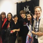 Yu Shirota Instagram – お客様シリーズ⑧

隆太くん!!
忘れられない、最も濃い最高の時間を過ごしたドラマ”ROOKIES”の恩師。本当に熱くて、優しくて、川藤先生そのものでした☺︎当時28歳だったなんて考えられない、、実は幕間、ハプニングで顔を合わせてしまい、驚きと同時に、めっちゃくちゃ嬉しくて一気にテンションmaxまで上がりました🕺笑
.

浅野さん!!
同じく“ROOKIES”でどんどん熱血になっていく教頭先生役。ベンチからメンバーを見守る教頭の熱い目、最高に好きでした!!舞台もいつも拝見しているけど、お芝居に圧倒されます。大好きな大先輩。
.
ここからはチーム”ロミオ＆ジュリエット”
.

和樹!!10代の頃は完全なるライバル。そこを経て、今は時に共に、時にバラバラに戦う仲間。”テニスの王子様”に続きロジュリでも敵対する役を経て(ティボルト役でダブルでもありました)いよいよ“ファントム” 初めて戦友の演出をさせてもらいます。地獄の日々の始まりかもしれないけど、最高に素敵な、加藤和樹にしか出来ないエリックを共に作ろうぞ!!笑
.

かっきー!!
共にロミオ役として戦った戦友。何よりの印象は”悟空の身体を持つ男”笑 すんごくバランスの良いカッコいい身体に、当時めっちゃ憧れた笑 そしてストイックな姿勢は、いつ観ても素晴らしい。来年は”スクールオブロック”羨ましいぃぃ!!!! 観に行きます☺︎
.
みつくん!!
すんごく久しぶりにお会いできた!愛しのマーキューシオ!!と、同時にティボルトを演じた日は”憎っくきマーキューシオ”でした笑 同じオーブで再会出来るのは本当に嬉しい。みつくんのマブの女王カッコ良かったなぁ☺︎ またやろうね!!
.

ゆうすけ
もうね、この人のダンスはヤバイ。本当に凄い!!その表現力を持って演じた”死”は見る度に進化して、もはや”神”レベル笑 毎回観劇に行っては、この”死”に泣かされている。(語彙力なさ過ぎて伝わらない)
また僕のためにダンスメインのお仕事もやって下さい!!笑 .

そして、愛しのジュリエット!莉奈!
初演では、うぶな透明感の塊のジュリエットを、再演では、更に、芯のある強さとしなやかさを兼ね備えたジュリエットを演じた莉奈。僕のロミジュリ愛に匹敵する(この愛の強さ、自分でも怖いくらい)愛を持った人。またゆっくり語ろうぜい!!
.
キャピュレットのティボルトの女の1人(?)まゆころちん!!稽古場では毎日同じネタで笑ってたけど、ちょっとここには書けないかな笑 この日も玉置さんちの成実ちゃんに同じことを弄られていましたとさ笑
またやろうねー☺︎
.
成実!仕事は一緒にした事はないけど、昔からの仲。”キンキーブーツ”も最高だったぜ!!最近ミュージカルで活躍していてとても嬉しい!いつか共演したいね☺︎
.
クイズ!!
文字通りクイズのスペシャリスト!!キーワードを出せば、あっという間に次から次へと面白いクイズを出題してくれる天才!!その才能と頭の回転の速さは”人狼”でも発揮され、僕の周りの”人狼スペシャリスト”達の中でもTOPのプレイヤー!!(Gaigoは別物。笑)
そのうち一緒に面白いことをやる予定☺︎
.

アンミカ様御一行!!
“人狼”といえば、アンミカさん、有村昆さん等を中心とした人狼会!!まだ数回しか参加出来てないけど、初心者でも楽しめる、とっても気さくで、気楽な会!本当に笑いが絶えない人狼。素敵。自分のホームの人狼は、基本マジ喧嘩かってくらい白熱した戦いが続いて、初心者の方がくると圧倒されてしまいます笑(基本みんなゲームに真剣なのです。負けず嫌いの集まりなのです)
皆様ご観劇どうもありがとうございました!!
.
.

#ピピン 
#佐藤隆太 さん
#浅野和之 さん
#加藤和樹 さん
#柿澤勇人 さん
#MITSUAKI さん
#大貫勇輔 さん
#フランク莉奈 さん
#河本麻祐子 さん
#玉置成実 さん
#アンミカ さん
#セオドールミラー さん
#滝川クリステル さん
#エミレターナ さん
#遠藤美和 さん
#お客様シリーズ