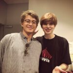 Yu Shirota Instagram - お客様シリーズ⑦ たける! 彼が来ると、謎にとてつもなく緊張するから、いつも”予告なく来てくれ”とお願いしていて、それを実行してくれるのだけど、何故か毎回幕間でわかってしまうっていう笑 屈託のない笑顔での率直な感想、嬉しかったよ☺︎ . ぽえ! 相変わらず”独特の感性”は 現在で「ポール登り凄かったね!」って。いや、そこ!?笑 ぽえらしくてほっこりしました☺︎ . 旬くん!やっっっと観に来てもらえた!!笑 なんだかんだいつとタイミング合わず観に来てもらえてなかったから、とってもテンション上がったけど、この日はアメリカから演出家もいらしてて、あたしの緊張度はmaxでした🤷‍♂️笑 . チーム”わたおじ” じゅんき、JP、はなちゃん、なつこ!! みんなで一緒に来てくれて嬉しかったぁ!あのわちゃわちゃ感が恋しいなぁ。せっかくなら、はなちゃんにイケメン風ショット撮って貰って、JPのモノマネをストーリーに上げて、じゅんきとスマブラして、なつこに壁ドンしとけばよかった🕺笑 みんなありがとあ☺︎ . ラブバグスー!! なとむしゃんとけんた!! 2人ともめちゃんこ褒めてくれて嬉しかった。こうやって普段会えない仲間と少しの時間だけど、心を通わすことが出来るから、舞台っていいよねー☺︎ バタバタで2人の近況聞くの忘れてしまった、、またすぐね!! なつかしのバグスポーズで🕺 . からのーこらっこ!同じくバグスで初ミュージカルを踏んだ、大切な仲間。ちびすけよ、いつも心配してくれてありがとうな。おおらっこは強いから、そんな簡単には倒れんさ!'笑 ありがとう☺︎ . 小関裕太くん!! 挨拶程度しかしたことなかったんだけど、とっても良い子だって評判しか聞いたことない彼は、やはりとても真っ直ぐで、純粋で、ちょっと天然？なのかな？笑 とっても可愛い好青年でした☺︎ またゆっくりね!! . 今拓哉さん!! “テイクフライト”でご一緒して、とても良く可愛がってくれてました。幸村吉也さんと、兄の純と4人で呑んだのもう何年前かな？また是非行きましょう!! . みゆちゃん! “ファントム”でご一緒したソプラノがすんごい方。でも小柄だから”コドモ”ってあだ名をつけた記憶。私、頭悪いですね笑 又々”ファントム”でお世話になります!! よろしくね☺︎ . 伊藤さん! ライザップのトレーナーさん!最近行けてないけど、彼のトレーニングは緩すぎず、キツ過ぎず、丁度良い塩梅です笑 トレーニングの話より、美味しいご飯屋さんに関しての情報交換の方が圧倒的に多いかな笑 . . あ、最近「痩せた痩せた」と良く言われますが、まず、役作りですし、今はちゃんと食べてますし、ご覧の通り、実は筋肉あるので、皆さまご心配なく!! ピピン 終わるまでは倒れるわけにはいかない🕺 今日は2回公演!! みんなよろしくね。 #ピピン #佐藤健 さん #古市憲寿 さん #小栗旬 さん #戸塚純貴 さん #JP さん #はなちゃん #なつこ #蘭寿とむ さん #猪塚健太 さん #大原櫻子 さん #小関裕太 さん #今拓哉 さん #彩橋みや さん #ライザップ伊藤 さん #お客様シリーズ