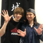 Yu Shirota Instagram - お客様シリーズ⑤ 徹平！前はクリとオーブに”キンキーブーツ”を観に来たけど、今度は逆☺︎高校の同級生で同じフィールドで頑張ってる人は少ないから、お互い刺激をもらえる本当にいい関係。これからも共に頑張ろう。 . 萌音！”舞妓はレディ”を観て、新たなミュージカルスターが誕生したなと思っておりました。どんどんミュージカルやってくれーい!そしていつか共演しようぜい☺︎ . . さとしさん！なかなかミュージカルで、ご一緒出来ない先輩。お名前は何度もあげさせていただいているのですが、、笑 食事の席等でお話を聞いてると、意外にもとっても面白い方。笑 本当さとしさんとも早く共演したい!! . ヤスカ！本当に久しぶり!元同じ事務所の仲間☺︎今は俳優だけでなくデザイナーもやっているらしい。今度のドラクエ要チェックしなきゃ!! . 綾ちゃん＆シュクビさん!! ずっとダイアンファンを公言していた綾ちゃんは流石観方が鋭いというか、すごく的確に感想を伝えてくれて、関心するというか、初めて役について相談しちゃうくらい深く観てくれて、感謝感激です。 . シュクビさんはかれこれ長いですなぁ、、初めて会った17歳くらい時「OMG you have a Freddie Mercury’voice!!」と言われたことは一生忘れない笑 めちゃ嬉しかった思い出! . 蘭ちゃん！ “ロミオ＆ジュリエット”で共に第二の青春を過ごした仲!また一緒にやりたいね☺︎ 観に来てくれてありがとう。 . . りょう！今度”ファントム”でミュージカルデビューを飾る期待の新人(映像の世界では既にめちゃくちゃ素敵な女優さん)どんなジャンクロードを演じてくれるか、本当に楽しみ!! . 朝海ひかるさん&伊東弘美さん!! 懐かしの私のエリザ初演時のメンバー。その節は本当に本当にお世話になりました🙇‍♂️こうして少しは成長？した姿をお見せすることが出来て、嬉しいです。しっかし10年経っても全く変わらないお姿!!どんな魔法??笑 . . お客様シリーズは全然追いついてないけど、東京公演はもうカウントダウン!! 是非、1人でも多くの方に、この”奇跡”と”魔法”を体感して欲しいです!! . . #ピピン #小池徹平 さん #上白石萌音 さん #橋本さとし さん #齋藤ヤスカ さん #平野綾 さん #楊淑美 さん #松島蘭 さん #佐藤玲 さん #朝海ひかる さん #伊東弘美 さん #お客様シリーズ