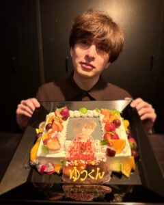 Yu Shirota Instagram - Happy birthday to me 🎂 #もう少し嬉しそうにしなさい #38歳もよろしくお願いします #いつもありがとう #photoby淳ちゃん