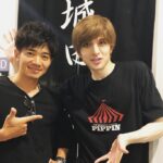 Yu Shirota Instagram – お客様シリーズ④

時系列も順番もめちゃくちゃですが、、、 .
Team ワタナベエンターテインメント!! .
加治＆瀬戸！
この2人の組み合わせ、とっても好きなの。”ブロ銃”の時も観劇の回被ってたなぁ。こう見えて、この2人同い年です笑 2人ともめちゃくちゃ興奮して楽屋に来てくれて、本当に嬉しかった☺︎3人のLINEもテンション高くて笑ったなぁ笑 2人ともありがとう!! .
.
打って変わって和田のおじさんは、すごーく冷静に感想を話してくれた。
「ピピン は優そのまんまだね」と言われたのだけど、これ褒められてるってことでいいのかな？笑
そしてBaby心からおめでとう☺︎楽しみぃ!!!! .
.
マルちゃん!!30周年コンサートでは、素敵な空間を共有させていただきました☺︎いつも愛に溢れたマルちゃんに会うと、心が和みます。労ってくれてありがとう。 .
.
中尾!”文学処女”でちょろっとしかご一緒してないけど、最近大活躍でおじさんは嬉しいです笑”あなたの番です”長丁場頑張ってね! .
.

淳ちゃん。めちゃんこ忙しい中観に来てくれて本当に嬉しかった。オシャンな服着てるねって褒めたら「社長にパジャマって言われました」って笑 きゃわたん☺︎
大切な大切な弟です。 .
.

ゆうき!ひっさびに会ったけど、安定のテンションで嬉しかった笑 最近全然話せてないからまた落ち着いらたゆっくり飯でもいきまひょ☺︎ .
.
劇団Patchの近藤頌利くん
は舞台を中心に活躍中。今何人くらいいるんだろう？とりあえずIMYのライバルだな笑 .
.

初めましての見上愛ちゃん。まだ19歳のフレッシュな若手。どんなお芝居するのかとても気になる。これから夢に向かって頑張って下さいまし!! .
.
三津谷亮くん。昔から知ってるけど、ちゃんと絡んだことないなぁ、、今度ゆっくり話しましょ☺︎ .
.
そしてヒデさん!!シューイチ”でも”ピピン “を取り上げていただき、本当にありがとうございます!!いつも優しく温かいお人柄に感謝です。こうして先輩方から褒めていただくと、めちゃくちゃモチベーション上がります!! .
#ピピン
#中山秀征 さん
#マルシア さん
#和田正人 さん
#加治将樹 さん
#瀬戸康史 さん
#山田裕貴 さん
#三津谷亮 さん
#志尊淳 さん
#中尾暢樹 さん
#近藤頌利 さん
#見上愛 さん
#お客様シリーズ
#素敵な先輩後輩