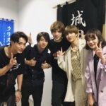 Yu Shirota Instagram – お客様シリーズ④

時系列も順番もめちゃくちゃですが、、、 .
Team ワタナベエンターテインメント!! .
加治＆瀬戸！
この2人の組み合わせ、とっても好きなの。”ブロ銃”の時も観劇の回被ってたなぁ。こう見えて、この2人同い年です笑 2人ともめちゃくちゃ興奮して楽屋に来てくれて、本当に嬉しかった☺︎3人のLINEもテンション高くて笑ったなぁ笑 2人ともありがとう!! .
.
打って変わって和田のおじさんは、すごーく冷静に感想を話してくれた。
「ピピン は優そのまんまだね」と言われたのだけど、これ褒められてるってことでいいのかな？笑
そしてBaby心からおめでとう☺︎楽しみぃ!!!! .
.
マルちゃん!!30周年コンサートでは、素敵な空間を共有させていただきました☺︎いつも愛に溢れたマルちゃんに会うと、心が和みます。労ってくれてありがとう。 .
.
中尾!”文学処女”でちょろっとしかご一緒してないけど、最近大活躍でおじさんは嬉しいです笑”あなたの番です”長丁場頑張ってね! .
.

淳ちゃん。めちゃんこ忙しい中観に来てくれて本当に嬉しかった。オシャンな服着てるねって褒めたら「社長にパジャマって言われました」って笑 きゃわたん☺︎
大切な大切な弟です。 .
.

ゆうき!ひっさびに会ったけど、安定のテンションで嬉しかった笑 最近全然話せてないからまた落ち着いらたゆっくり飯でもいきまひょ☺︎ .
.
劇団Patchの近藤頌利くん
は舞台を中心に活躍中。今何人くらいいるんだろう？とりあえずIMYのライバルだな笑 .
.

初めましての見上愛ちゃん。まだ19歳のフレッシュな若手。どんなお芝居するのかとても気になる。これから夢に向かって頑張って下さいまし!! .
.
三津谷亮くん。昔から知ってるけど、ちゃんと絡んだことないなぁ、、今度ゆっくり話しましょ☺︎ .
.
そしてヒデさん!!シューイチ”でも”ピピン “を取り上げていただき、本当にありがとうございます!!いつも優しく温かいお人柄に感謝です。こうして先輩方から褒めていただくと、めちゃくちゃモチベーション上がります!! .
#ピピン
#中山秀征 さん
#マルシア さん
#和田正人 さん
#加治将樹 さん
#瀬戸康史 さん
#山田裕貴 さん
#三津谷亮 さん
#志尊淳 さん
#中尾暢樹 さん
#近藤頌利 さん
#見上愛 さん
#お客様シリーズ
#素敵な先輩後輩