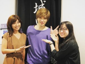Yu Shirota Instagram - ピピン お客様シリーズ② アヤコ！久々過ぎて会った瞬間「イモト！」と呼んでしまった笑 本当に真面目で勇敢で、尊敬する同い年。そしてとっても素敵な女優さんでもあるのです！アヤコの舞台も観たいなぁ 礼央さん！いつも優しくして下さる先輩！作品もよく観に来て下さり、素敵な感想を下さいます😭またラジオにお邪魔したい！ やしろの優ちゃん！ずいぶん古いネタかもしれないけど、彼女の芦田愛菜ちゃんのモノマネがとっても好きで、それをよくモノマネしてました！笑 エリアンナ！もう18年の付き合いになりますね。笑 本当に本当に素晴らしいアーティスト。ファントムで更に彼女の魅力を引き出したい！ なっちゃん！ ちゃんとお仕事したことは、、ないかな？ またファントムとか取材に来ておくれ☺︎笑 環奈！もはや日本を代表するコメディエンヌ？でもある素敵な女優さん！そろそろミュージカルにも挑戦してみませんか？笑 #ピピン #イモトアヤコ さん #土屋礼央 さん #やしろ優 さん #エリアンナ さん #宇賀なつみ さん #橋本環奈 さん #お客様シリーズ