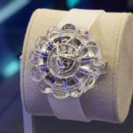 Yu Shirota Instagram – 「HUBLOT SAPPHIRE NIGHT」のパーティーにお邪魔しました☺︎
時計好きの僕としては、展示されていたHUBLOT×村上隆さんの、4年もの月日をかけて生み出されたトゥールビヨンサファイアや、色とりどりのビッグ・バンのコンプリケーションシリーズにテンション上がりまくりでした。
そして、今回着用させていただいたスクエア・バンのキングゴールド！
フェイスがとても上品な印象の中、ラバーストラップとの組み合わせにより硬くなりすぎず、普段使いにも最適な、上質な雰囲気を醸し出す１本！
自分はオールブラックのビッグ・バンを１本所有していますが、こちらのスクエア・バンも欲しくなってしまいました。笑

イベントの最後には、村上隆さん、 HUBLOTのCEOリカルド・グアダルーペさんとお会い出来て、光栄な1日でした！

マジクリで久々に共演の
@crystalkayofficial 
にも会えました☺︎

@hublot @hublot_japan #Hublot #ウブロ #AD #PR