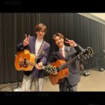 Yu Shirota Instagram - 20年ぶりに母校の制服を着ました。笑 改めて堀越高等学校設立100周年、心からおめでとうございます！！ 生徒のみんなとのコラボめっちゃくちゃ楽しかったなー 可愛い後輩達と素敵な先生方が、最高に充実した学園生活を送れますように☺︎ #堀越100周年 #徹平はもはや現役 #彼のは新しい今の制服 #ノストラダムス再再結成 #今も昔もストラップ派手