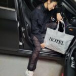 Yu Yamada Instagram - モノクロコーデで決めてみた🤍🖤🤍🖤 #setup @kith #sneakers @louisvuitton × @nike #earrings @chromeheartsofficial #ring @maisonmargiela #bag @the_weekend_hotel