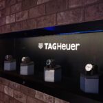 Yu Yamada Instagram - 六本木ヒルズにて19日(日)まで開催の TAG HEUER CARRERA CAFEへ行ってきました！ ブルーの会場は視覚で、 カクテルなどのスペシャルメニューは味覚で、 コレクションの世界観を体験できます♡ ポルシェ911の60周年を祝ってデザインされた コラボモデルを着用させていただきました✨ 秒針が60秒に向けて帳尻が合うように減速する 世界初のクラノグラフ秒針は実際に見てほしい！ 新感覚の時計でした⌚️ @tagheuer #PR #CarreraCafe #TAGHeuerCarrera #TAGHeuer #タグホイヤー