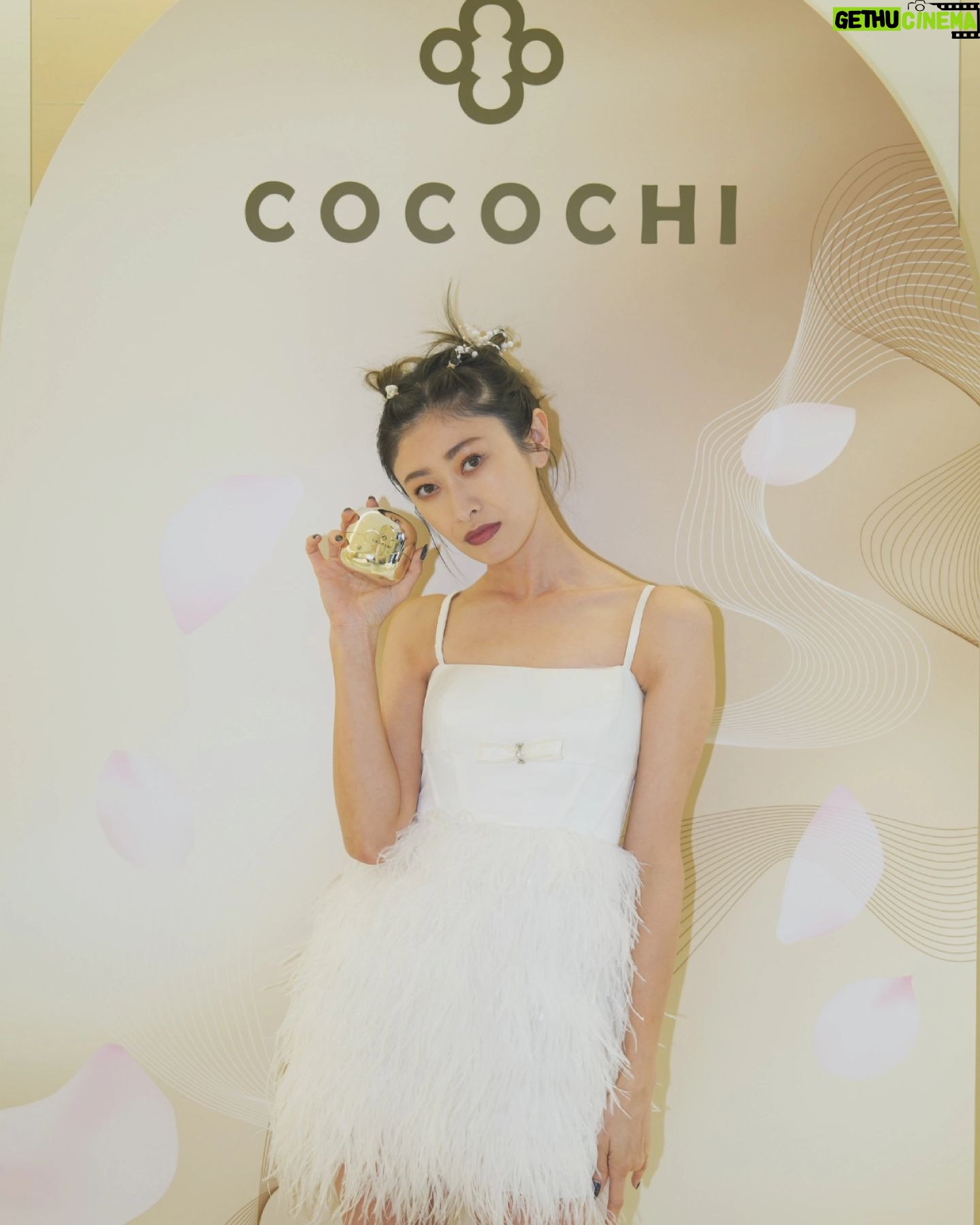 Yu Yamada Instagram - スキンケアブランドのCOCOCHIから 明日オープンする「COCOCHI OMOTESANDO」へ! 1階から3階まであって 全てのフロアの内装がとても凝っていて最高に素敵でした♡ 所々にいるcocochiのマーク💠が可愛かった♡ ぜひ実際に見ていただきたいです😍 また、カフェや瞑想を体験しに行きたいなー!!!!! @cocochicosme.jp #CocochiOmotesando #COCOCHI #PR