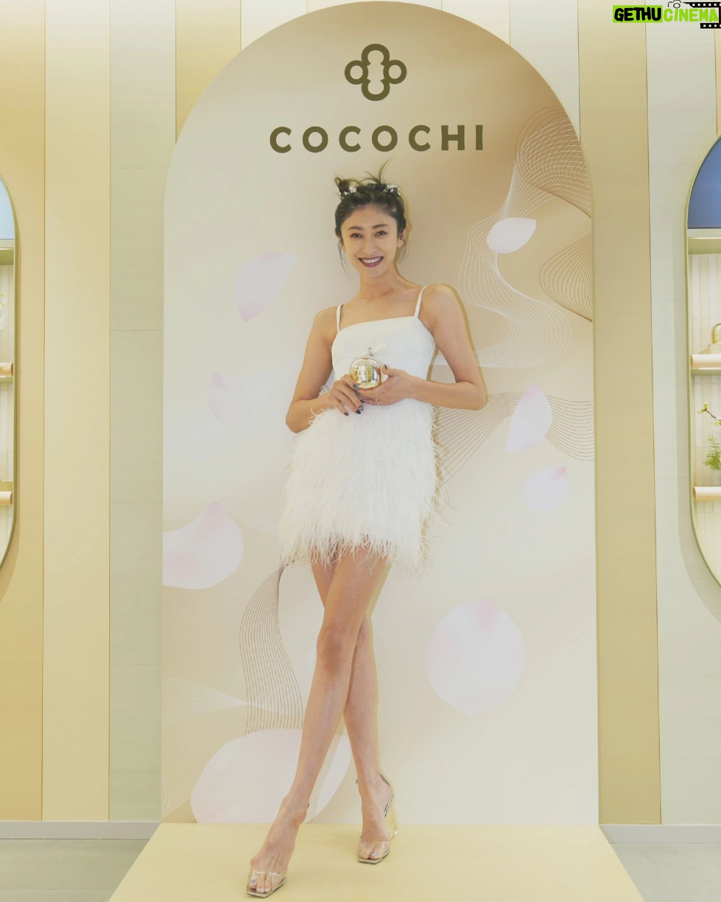Yu Yamada Instagram - スキンケアブランドのCOCOCHIから 明日オープンする「COCOCHI OMOTESANDO」へ! 1階から3階まであって 全てのフロアの内装がとても凝っていて最高に素敵でした♡ 所々にいるcocochiのマーク💠が可愛かった♡ ぜひ実際に見ていただきたいです😍 また、カフェや瞑想を体験しに行きたいなー!!!!! @cocochicosme.jp #CocochiOmotesando #COCOCHI #PR