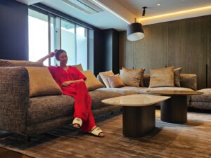 Yu Yamada Instagram - BoConcept青山店で
リビングの家具を揃えさせていただきました!!

事前に間取りを伝えておくと
その場で3Dデータで作成したレイアウトが見れて
具体的に想像できるのが最高によかったです♡♡♡

最近セレクトした家具が届いたので紹介しまーす！
リラックスできる空間の中にも
ソファの素材で少し遊びを
ラグの柄と色にもアクセントを入れてみました✨

大きいソファでゆったりできる
これからの日々が楽しみーーー！！

@boconcept_jp

#boconcept 
#ボーコンセプト
#ad
