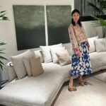 Yu Yamada Instagram - BoConcept青山店で リビングの家具を揃えさせていただきました!! 事前に間取りを伝えておくと その場で3Dデータで作成したレイアウトが見れて 具体的に想像できるのが最高によかったです♡♡♡ 最近セレクトした家具が届いたので紹介しまーす！ リラックスできる空間の中にも ソファの素材で少し遊びを ラグの柄と色にもアクセントを入れてみました✨ 大きいソファでゆったりできる これからの日々が楽しみーーー！！ @boconcept_jp #boconcept #ボーコンセプト #ad